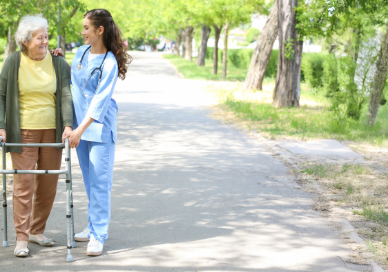 Santé des seniors : Pourquoi la Turquie devient-elle la destination privilégiée après 60 ans ?