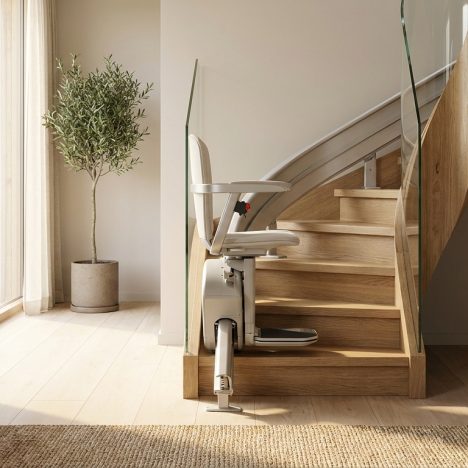 Parent âgé qui accumule : comment réagir face à un logement encombré ?