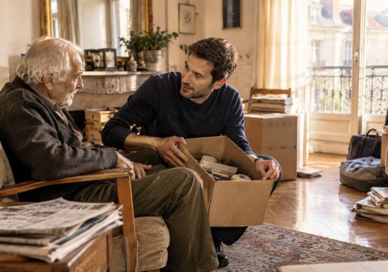 Parent âgé qui accumule : comment réagir face à un logement encombré ?